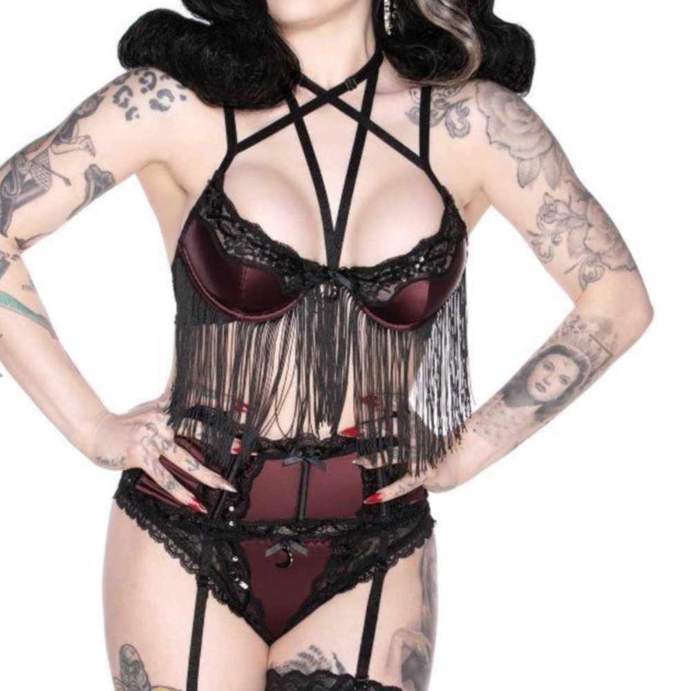 ISO!!!! She’s Poison bra!!!